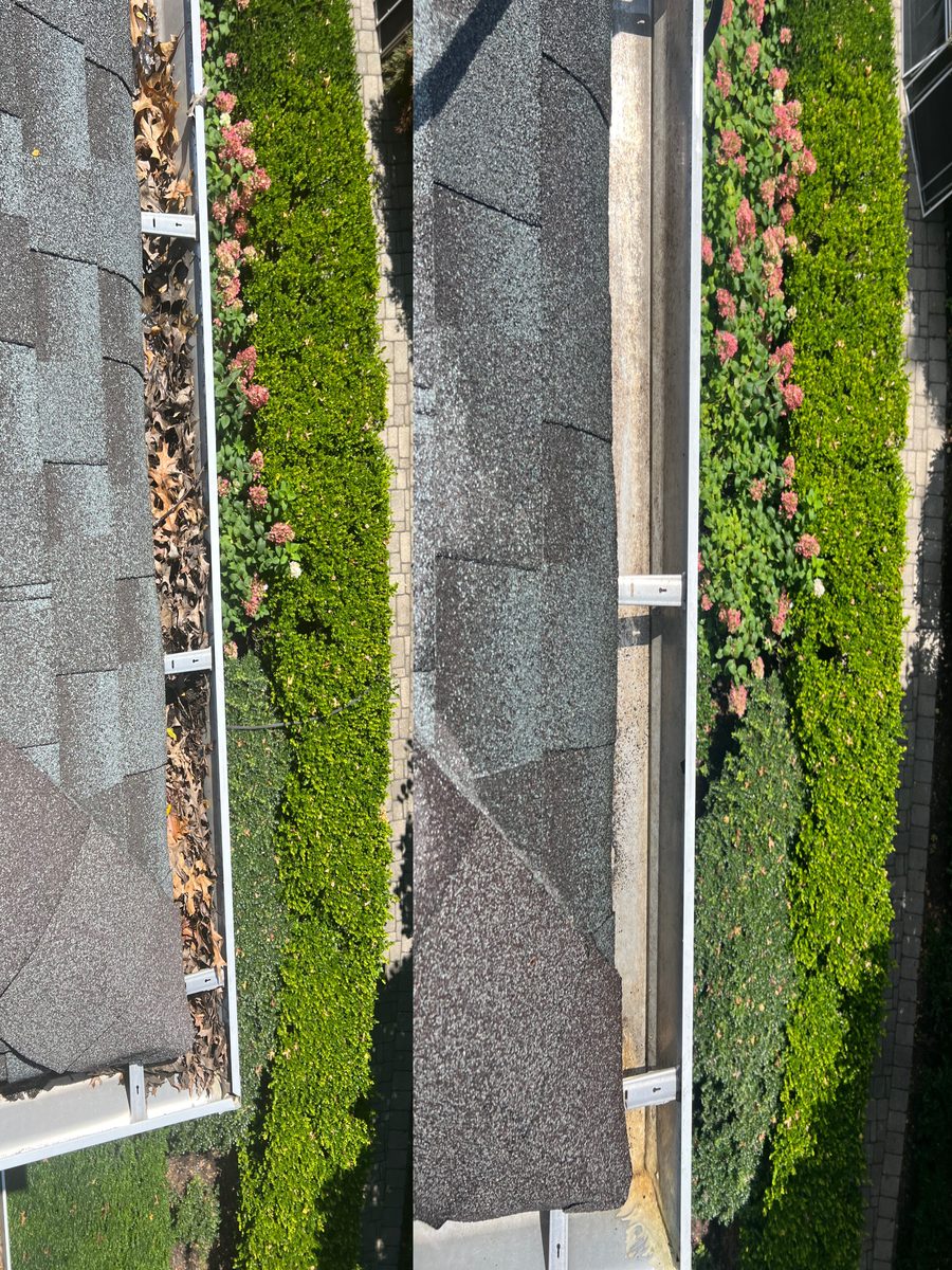 Gutter Cleaning service photo